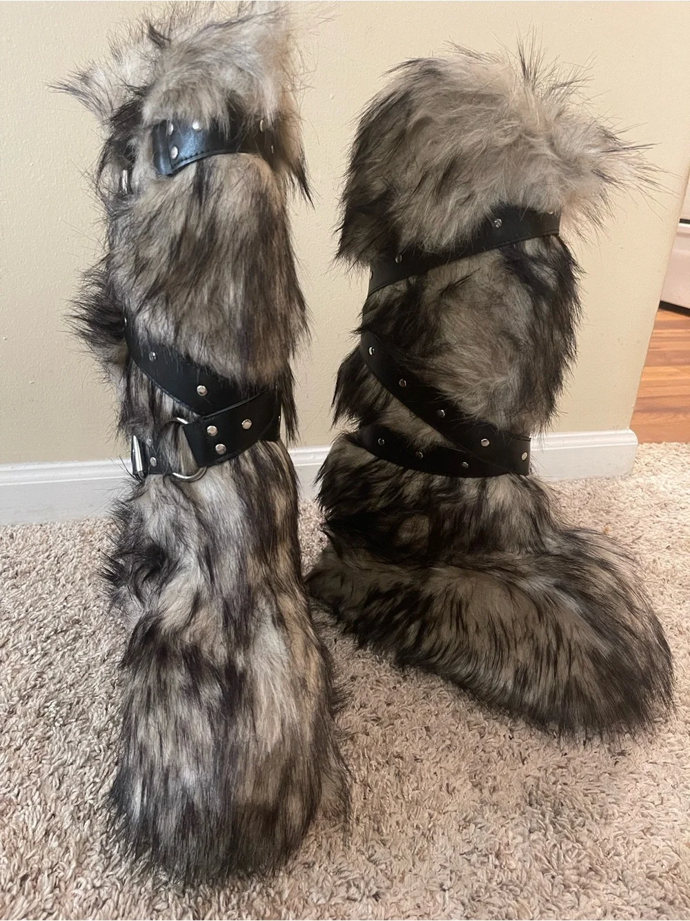 WILD INSTINCTS FAUX FUR BOOTS - OFF WHITE Sz 9